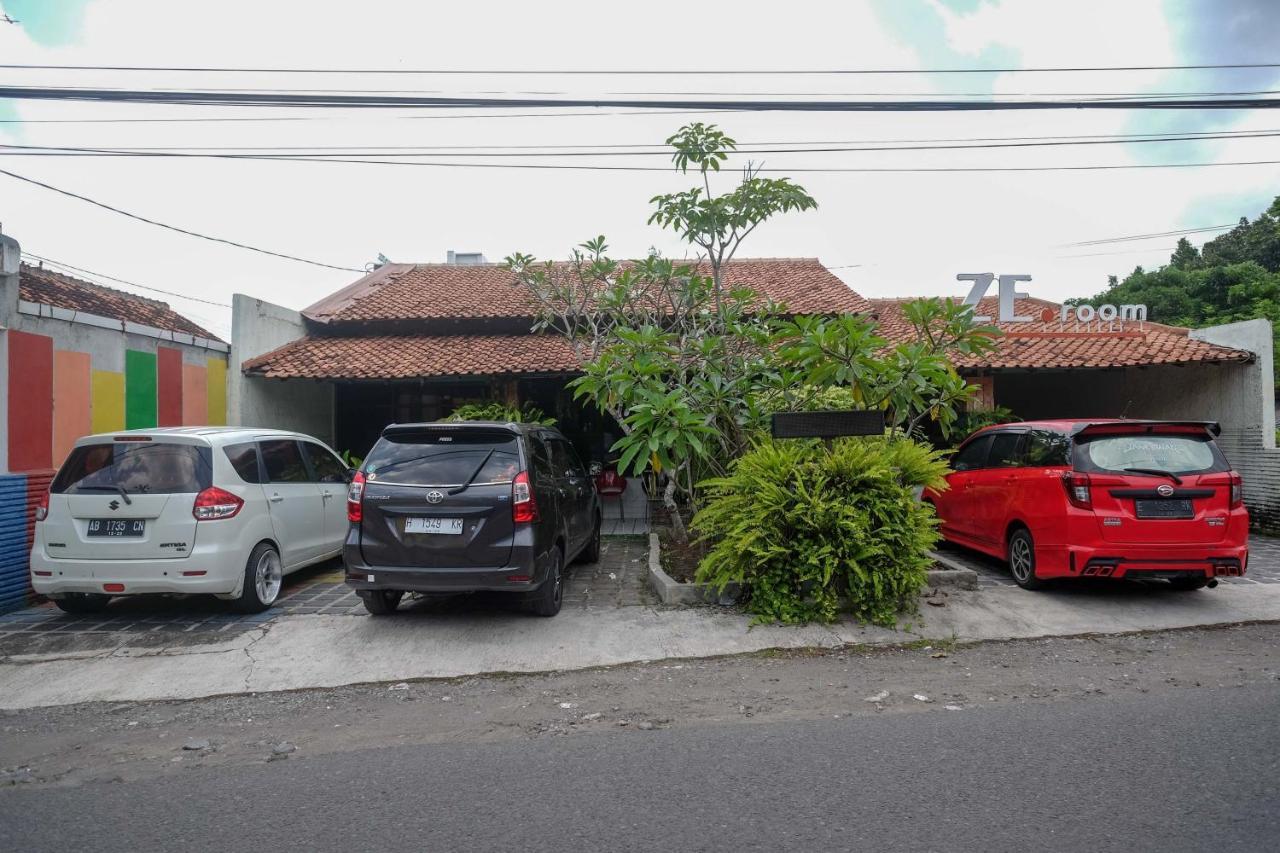 Reddoorz Near Lotte Mart Maguwoharjo Yogyakarta Hotel Eksteriør billede